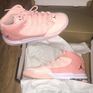 Women Jordan’s (Max Aura) GS